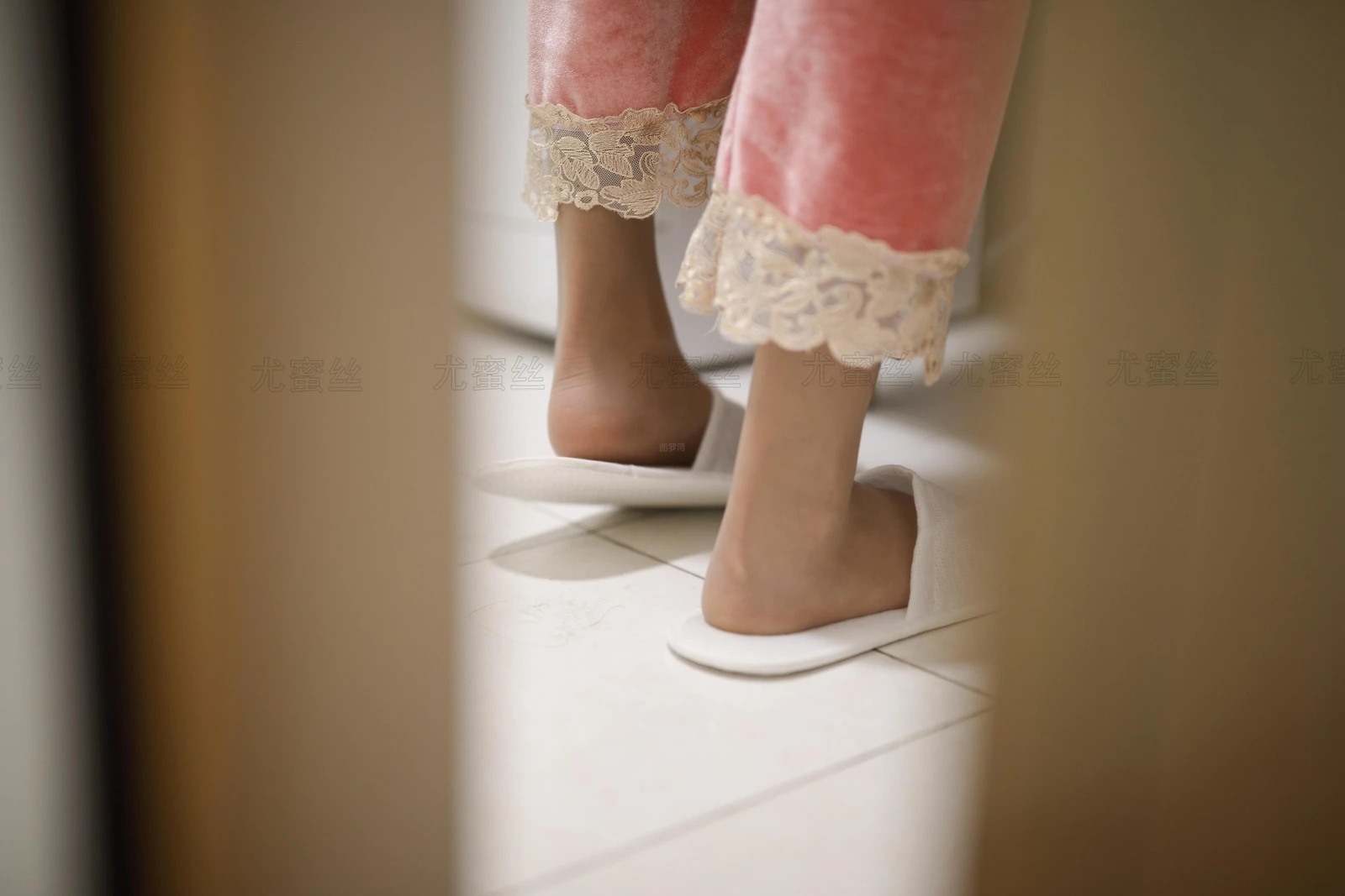 [尤蜜丝]穿搭写真-No.028-[208P1V-622MB]-7.webp